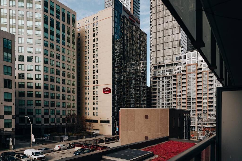 Chic 1-Br Condo; Parking Included; Downtown Core Toronto Exterior photo