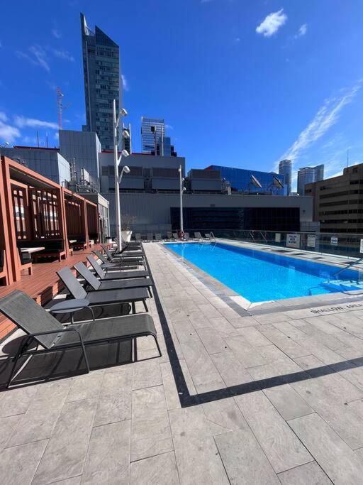 Chic 1-Br Condo; Parking Included; Downtown Core Toronto Exterior photo