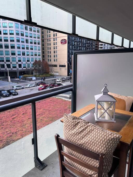 Chic 1-Br Condo; Parking Included; Downtown Core Toronto Exterior photo
