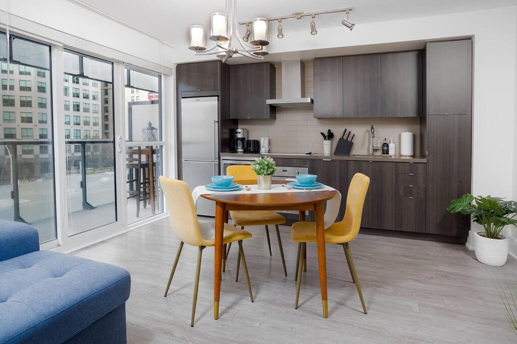 Chic 1-Br Condo; Parking Included; Downtown Core Toronto Exterior photo