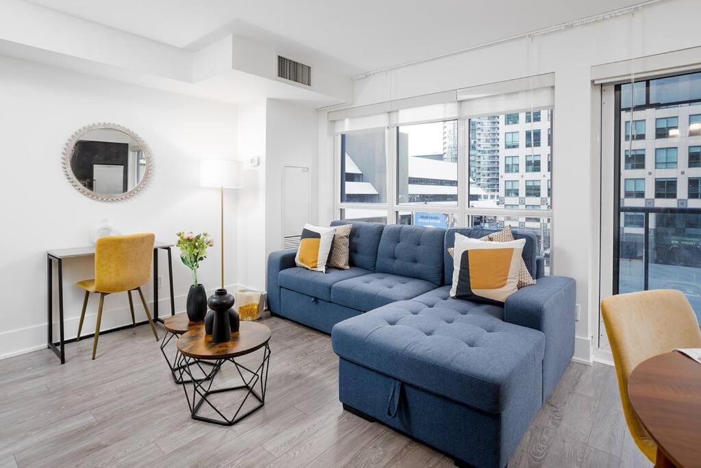 Chic 1-Br Condo; Parking Included; Downtown Core Toronto Exterior photo
